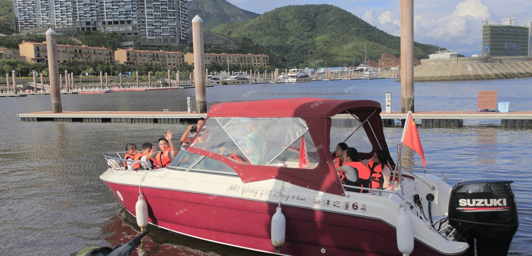 23英尺運(yùn)動快艇