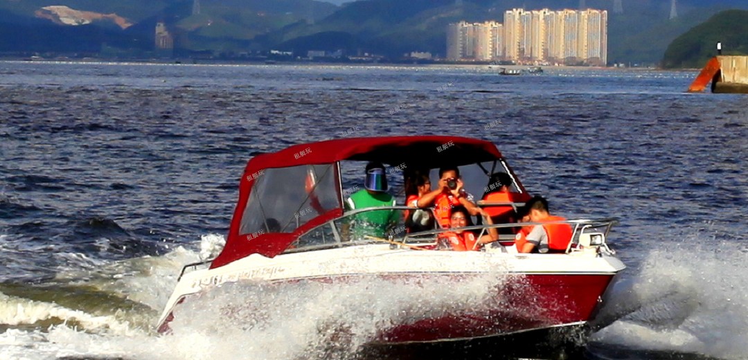 23英尺運(yùn)動快艇