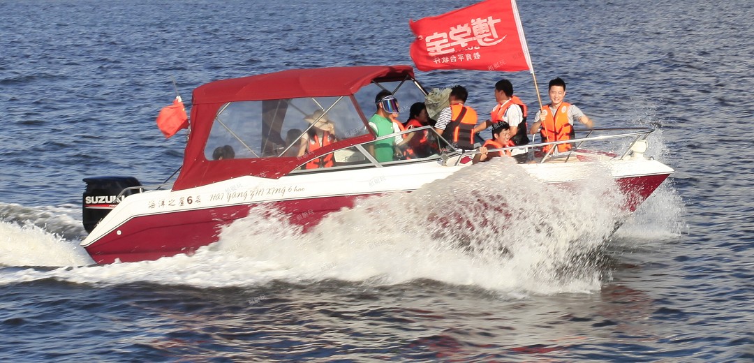 23英尺運(yùn)動快艇