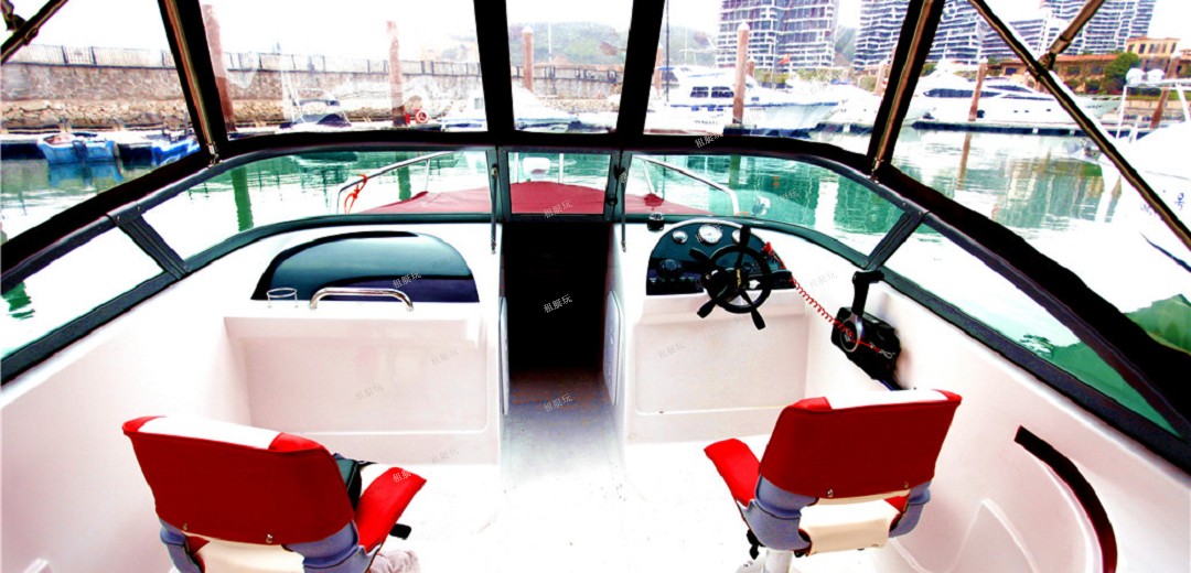 23英尺運(yùn)動快艇