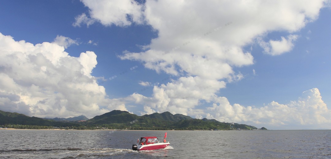 23英尺運(yùn)動快艇