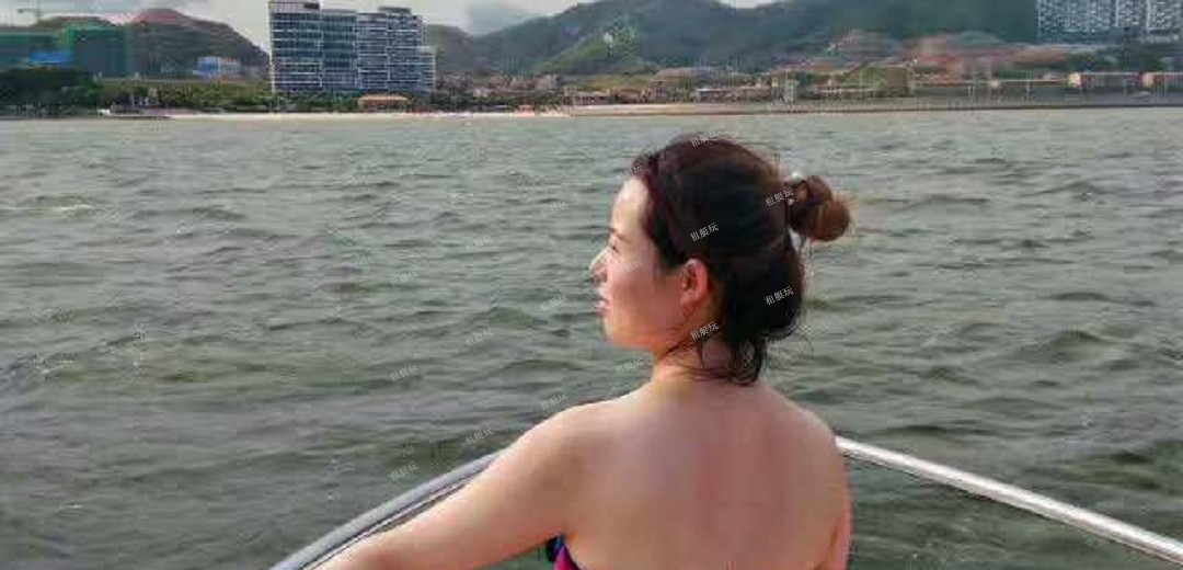 23英尺運(yùn)動快艇