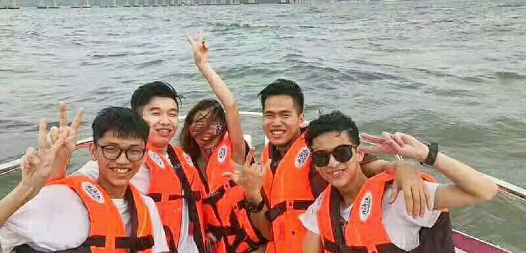 23英尺運(yùn)動快艇