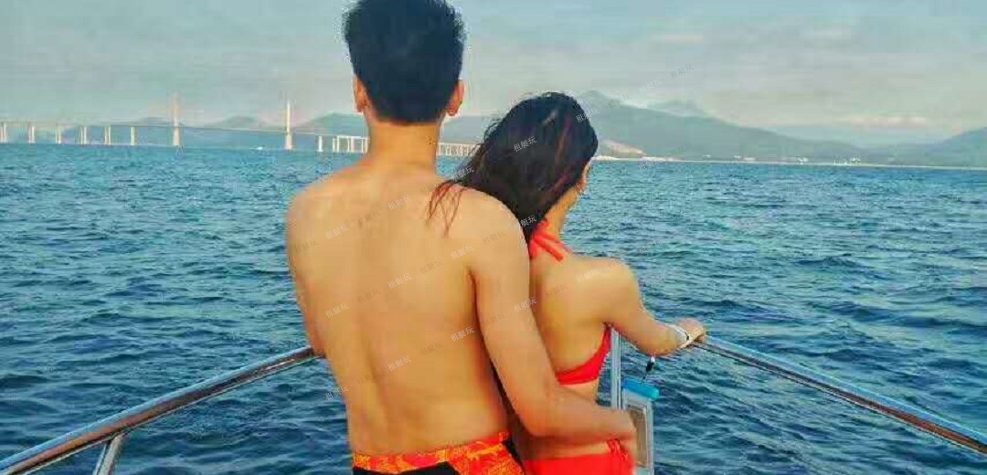 23英尺運(yùn)動快艇